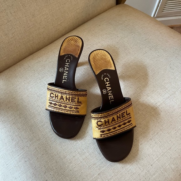 CHANEL Shoes - Vintage Chanel Raffia Woven Kitten Heel Mule Sandal Size 37